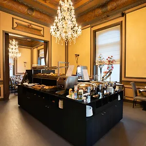 Golden Tree Hotell