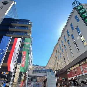 https://gromada-warszawa-centrum.warsawhotelspoland.com