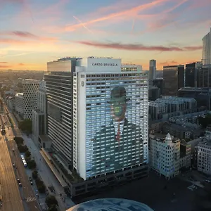 Uptown Otel