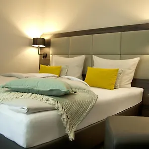 https://hotel-am-moosrain.com-bavaria.com